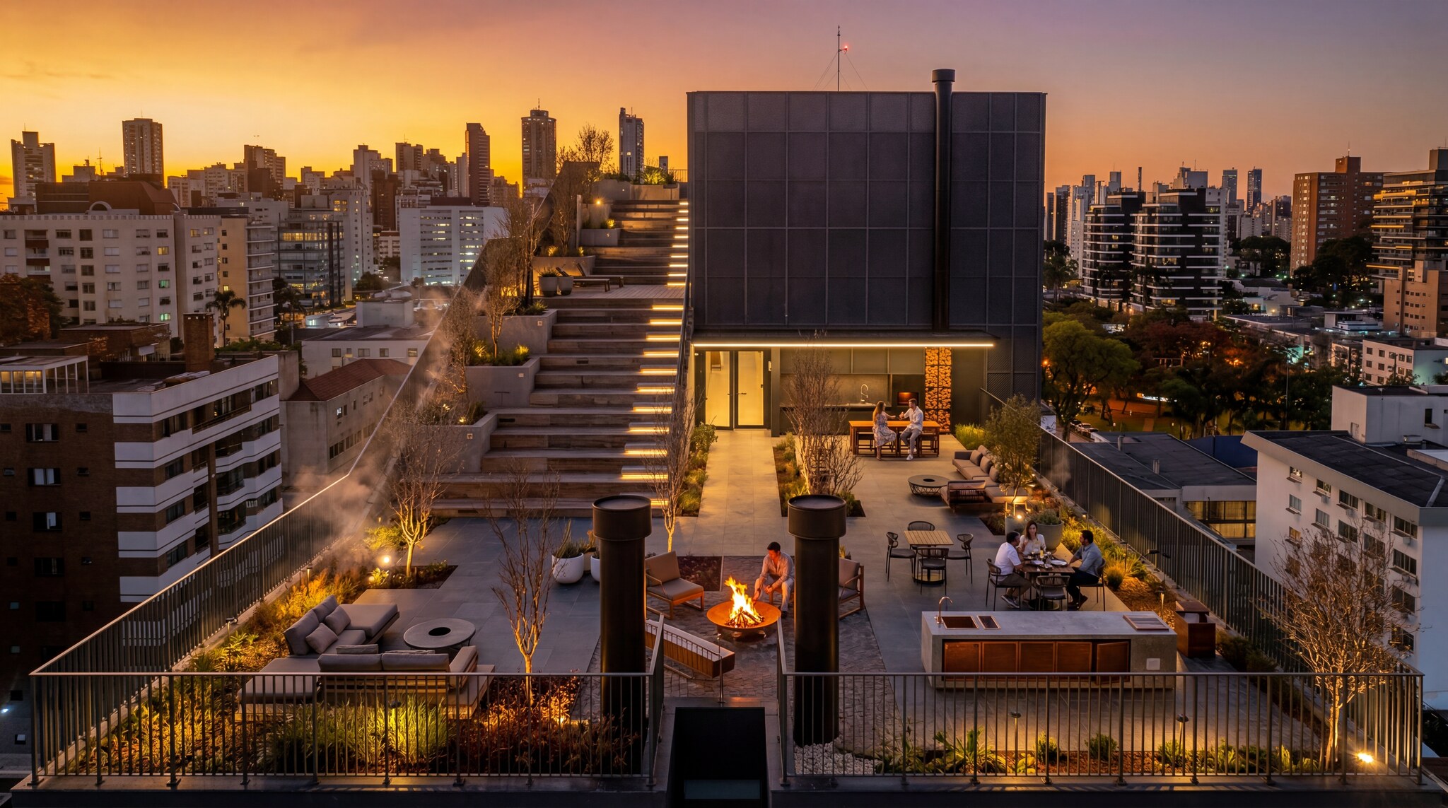 Rooftop com lareira e mesas ao entardecer, com vista da cidade