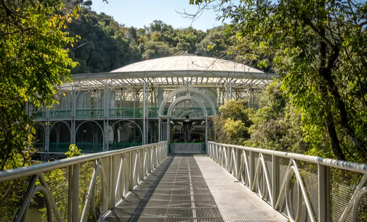 Ópera de Arame em Curitiba, vista pela passarela