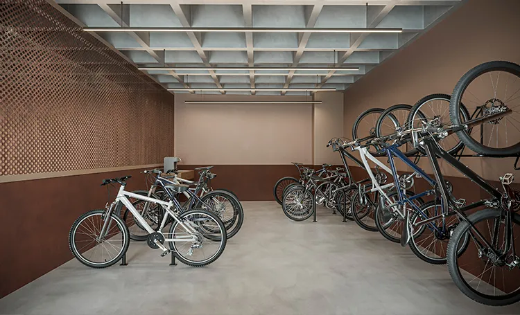 Bicicletário do BIOOS Barigui com bicicletas em suportes