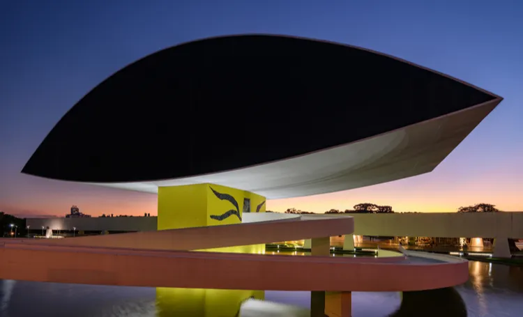 Morar em Curitiba: parques, museus, ônibus e hospitais da cidade
