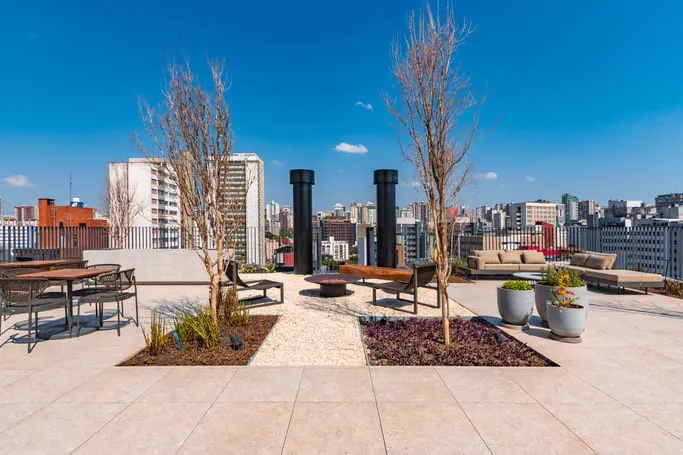 Rooftop em prédio de apartamentos: o que o VAZ Batel pôs na cobertura