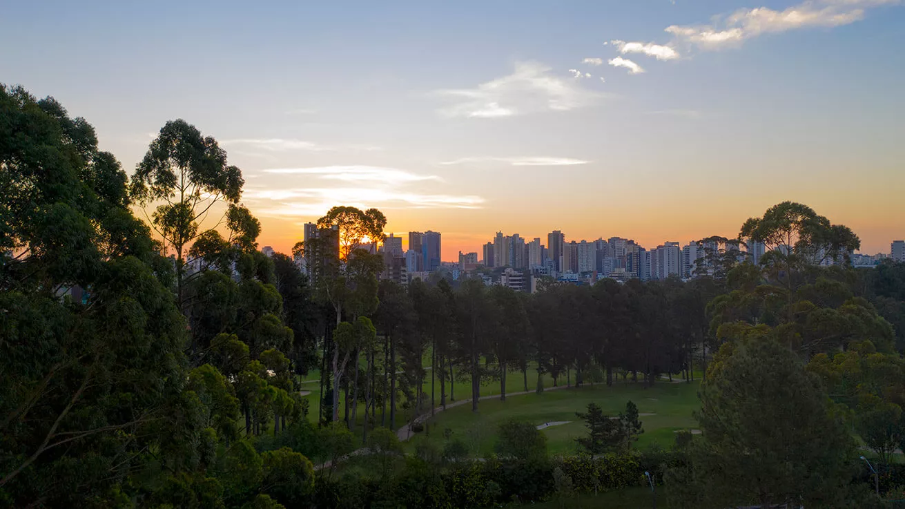 Pôr do sol sobre o campo de golfe, ALMÁA Cabral