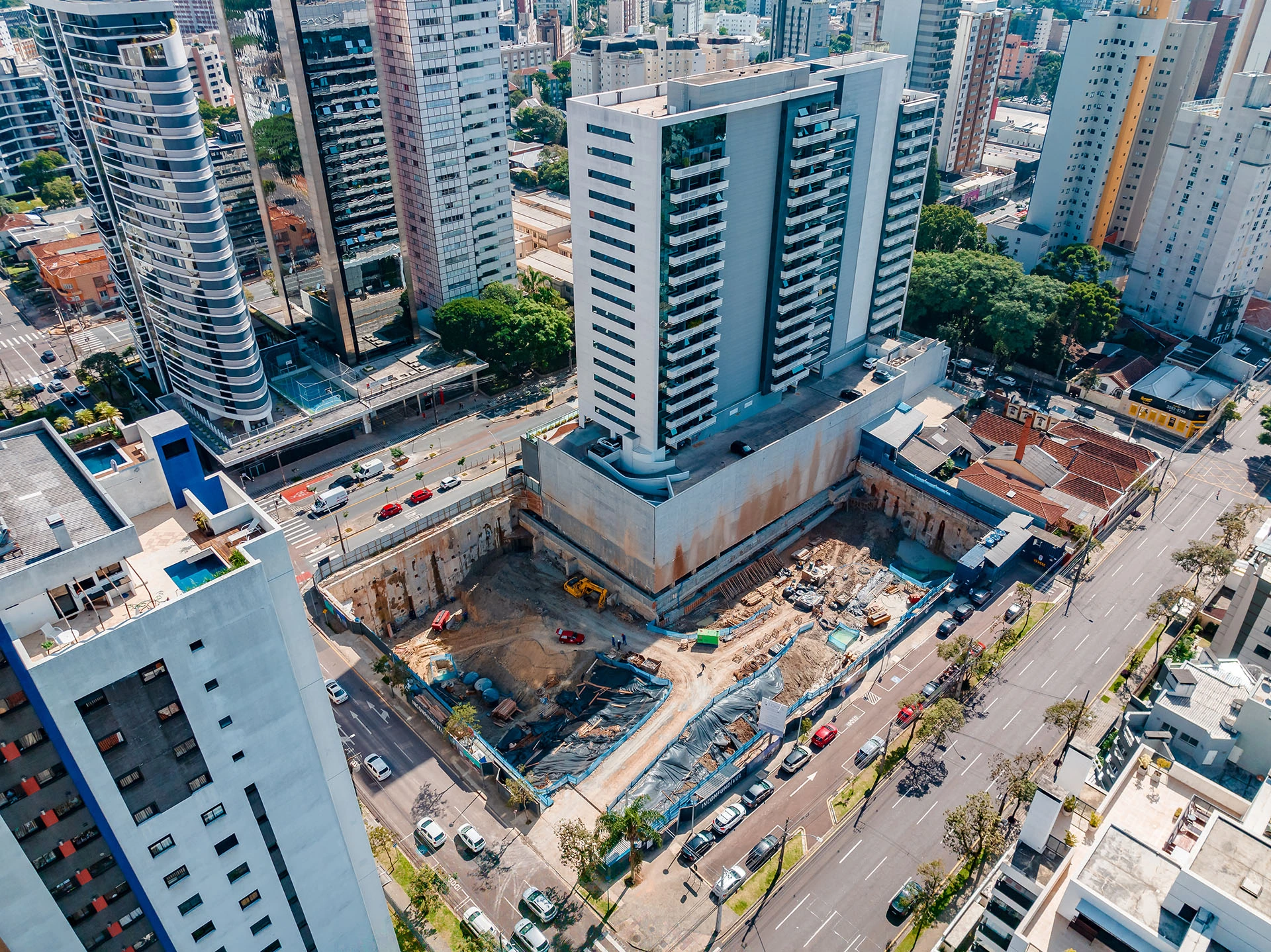 Escavação da obra vista do alto, do BIOOS