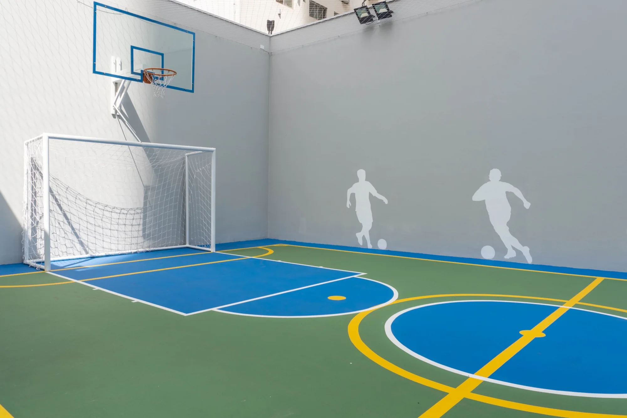 Quadra esportiva, repetida de outra foto, LLUM Batel