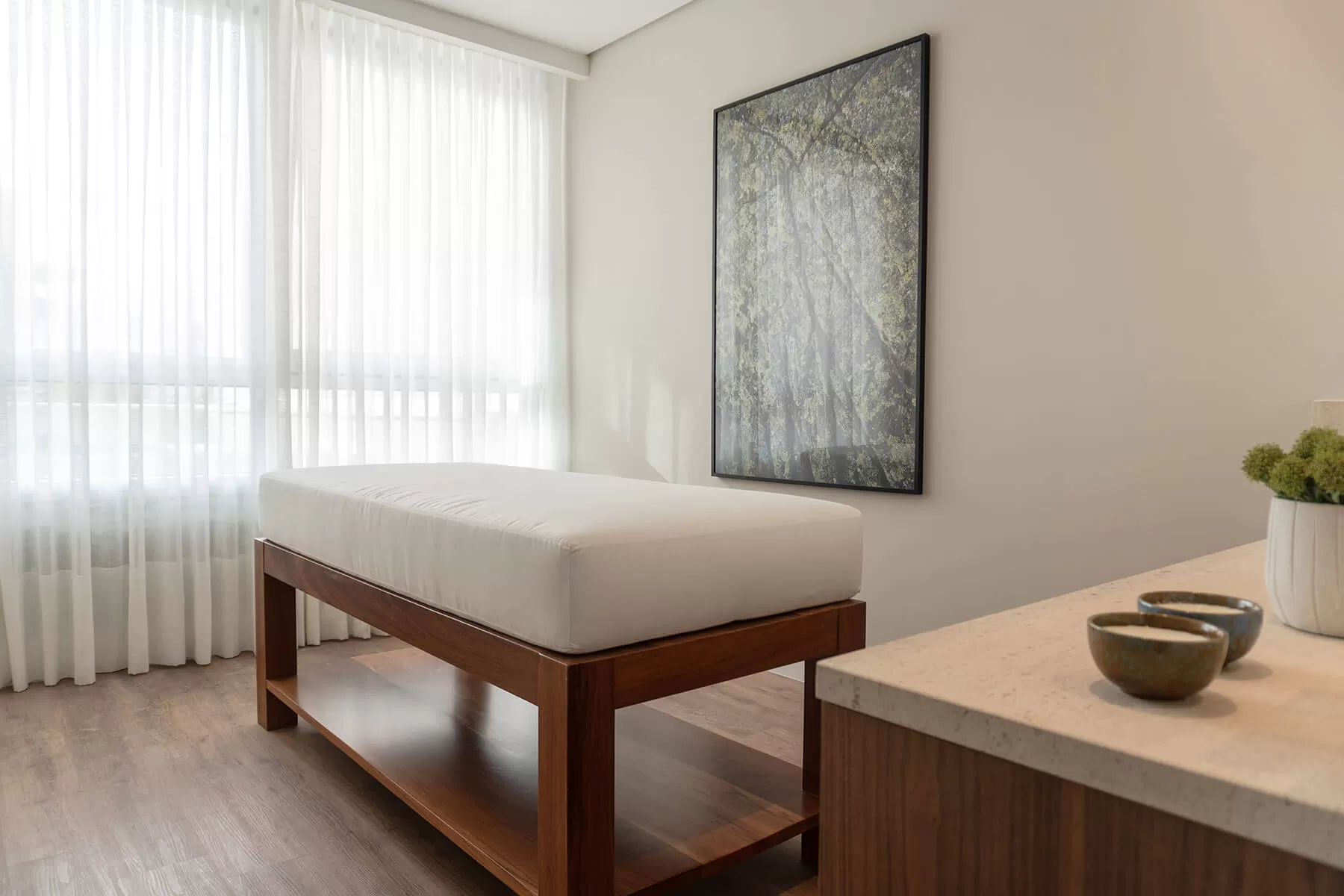 Maca de massagem com cortinas e peças decorativas, LLUM Batel