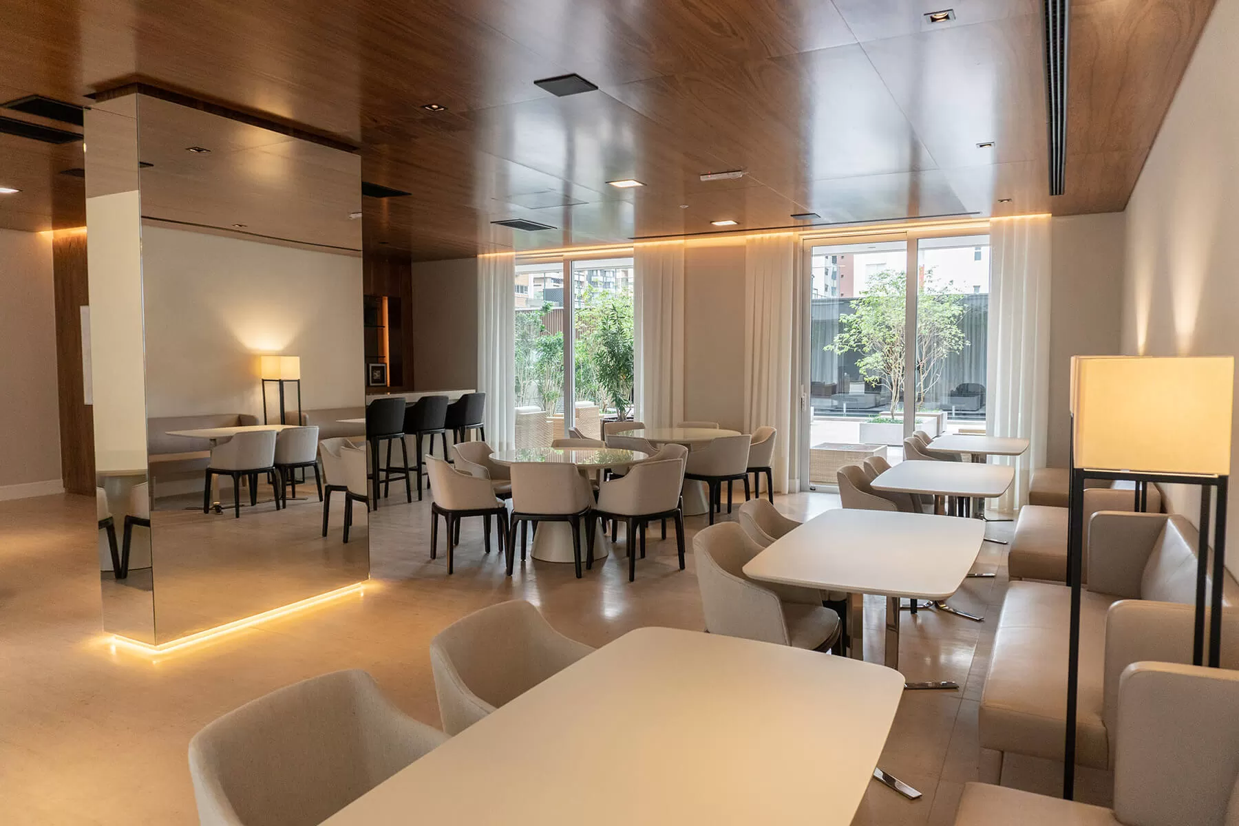 Energia solar residencial: os 23 módulos fotovoltaicos do LLUM Batel