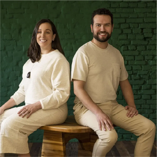 Retrato da dupla de profissionais do Estúdio Plantar Ideias, escritório responsável pelo paisagismo do BIOOS Barigui