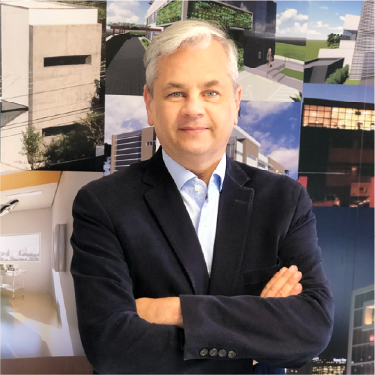 Retrato do consultor especializado em senior living da Bioeng Projetos, que assessora o BIOOS Barigui