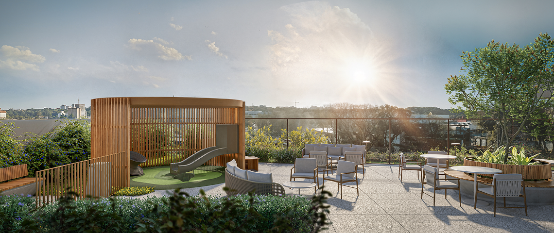 Área comum do BIOOS Barigui com playground infantil em terraço ao ar livre, mobiliário para convivência em família e vista aberta da cidade